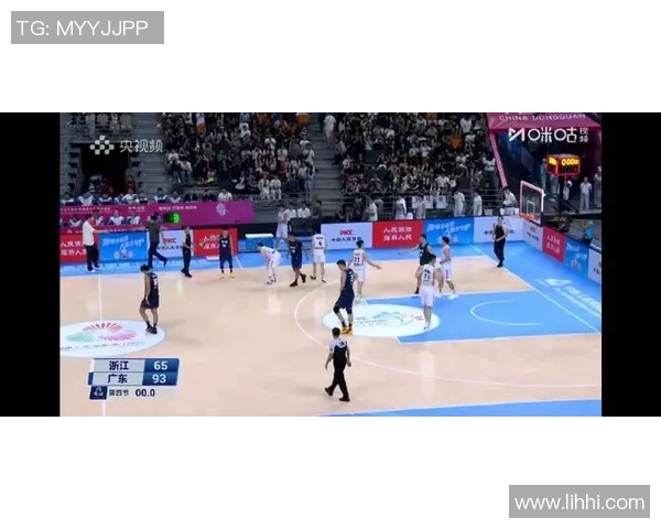 CBA焦点战上海久事迎战广东队双方争夺季后赛席位的关键对决